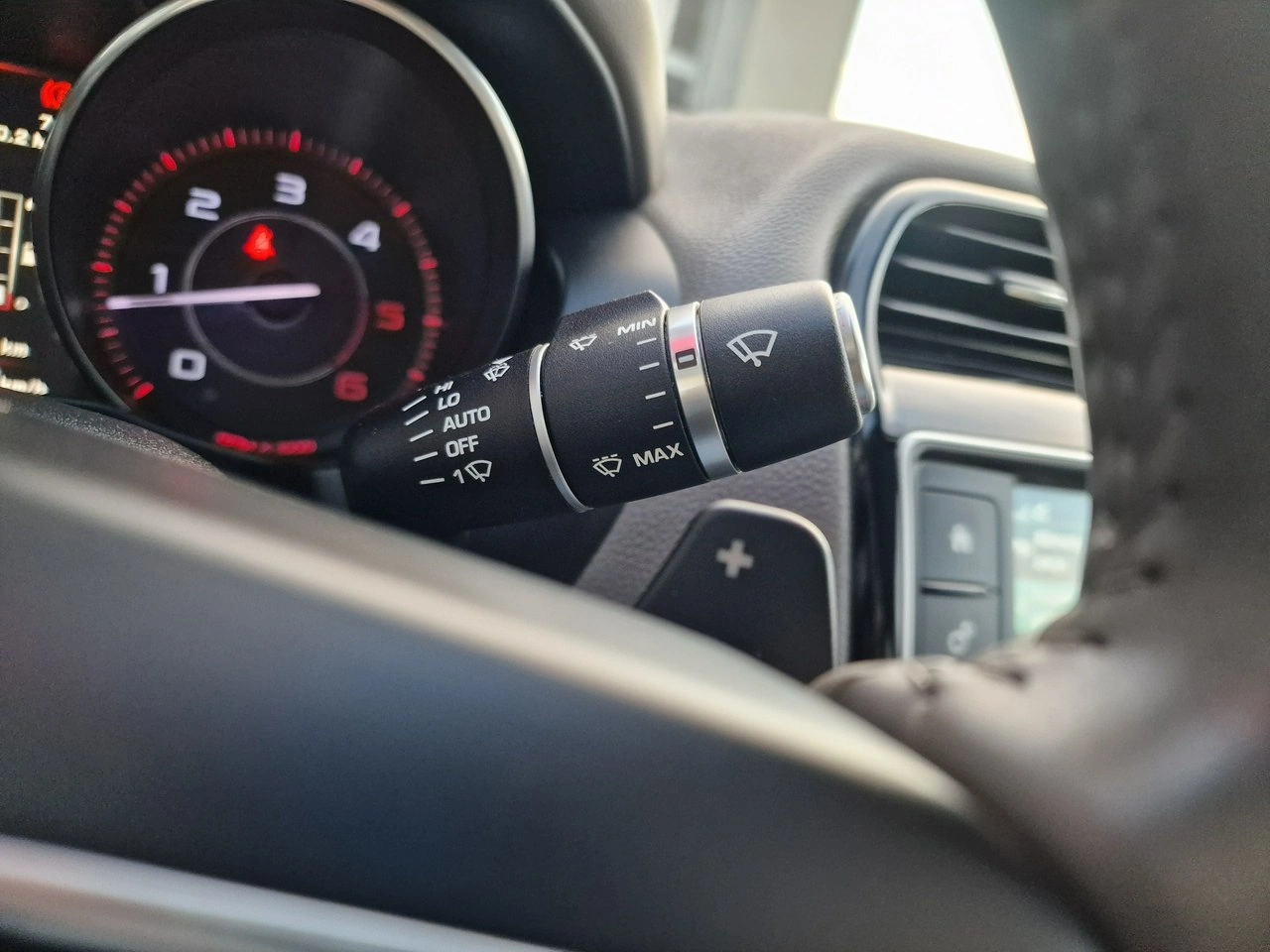 Jaguar XE - Zdjęcie 31