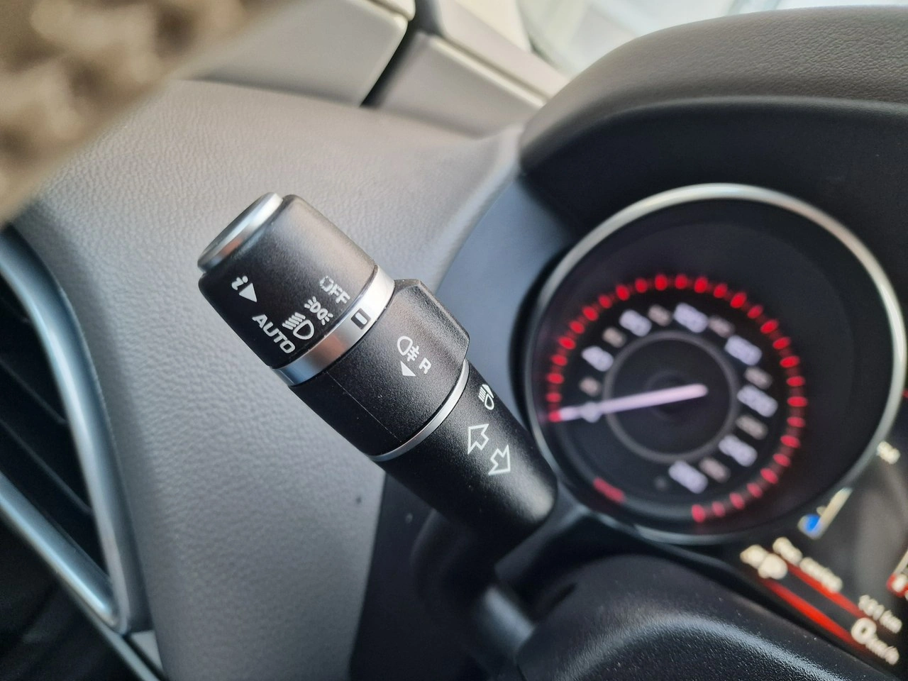 Jaguar XE - Zdjęcie 34