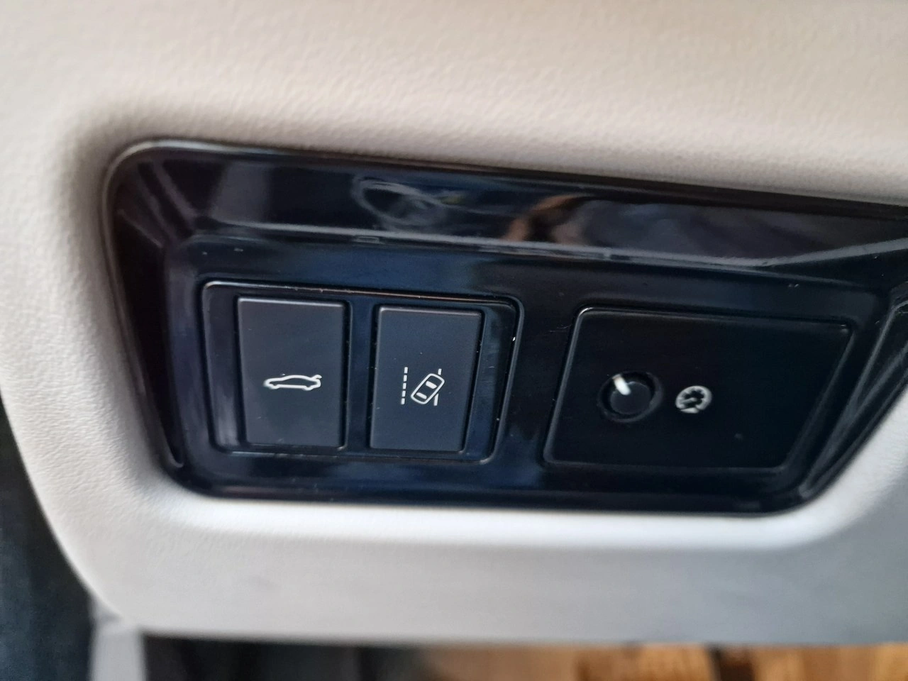 Jaguar XE - Zdjęcie 36