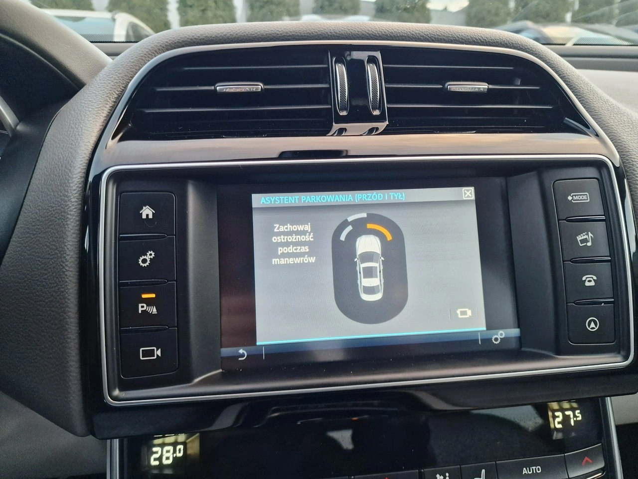 Jaguar XE - Zdjęcie 36