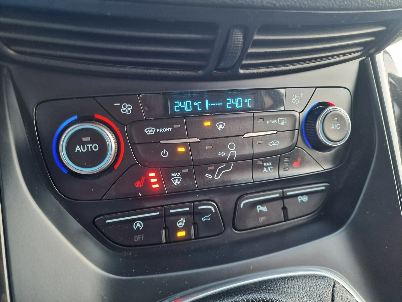 Ford Kuga - Zdjęcie 28