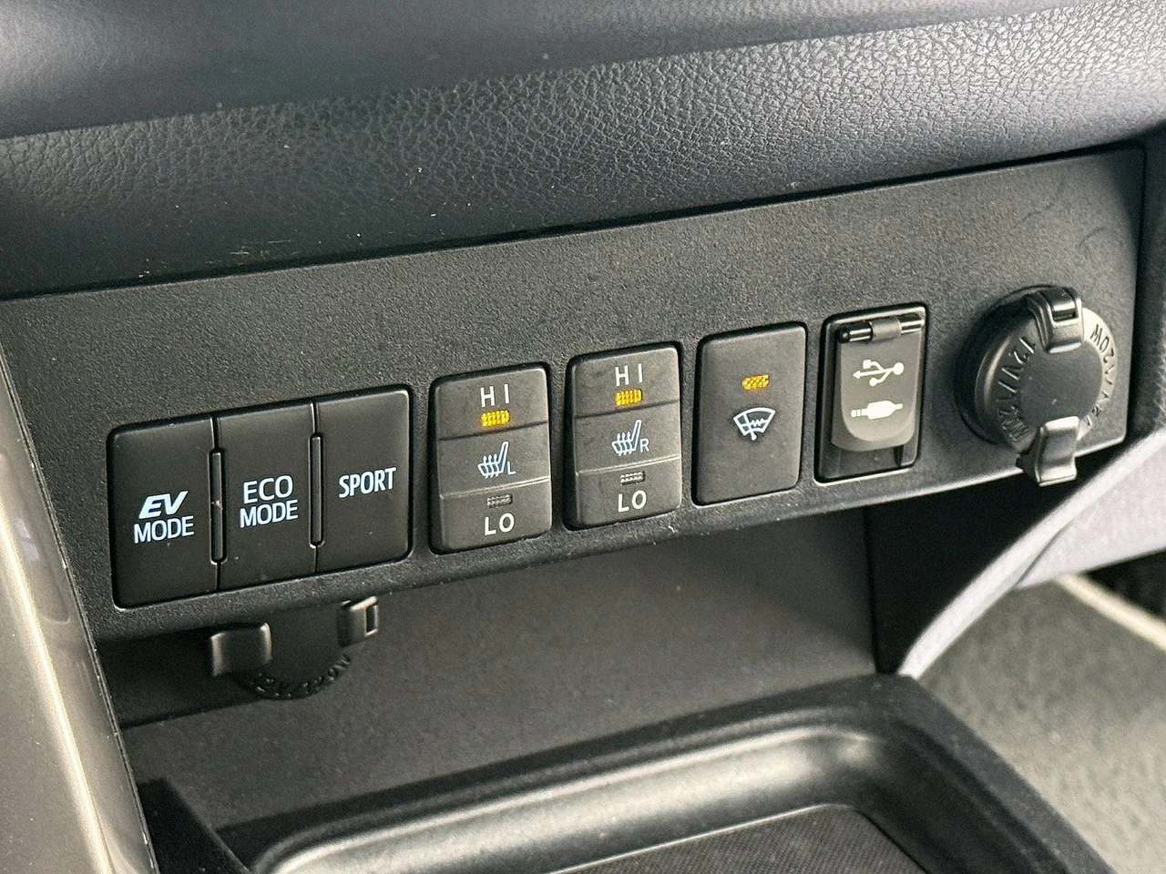 Toyota RAV-4 - Zdjęcie 8