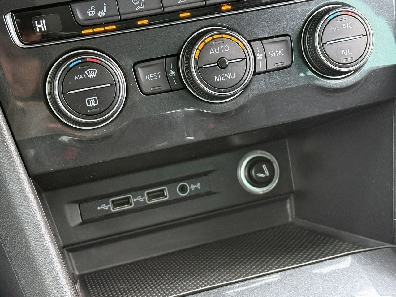 Volkswagen Tiguan - Zdjęcie 27