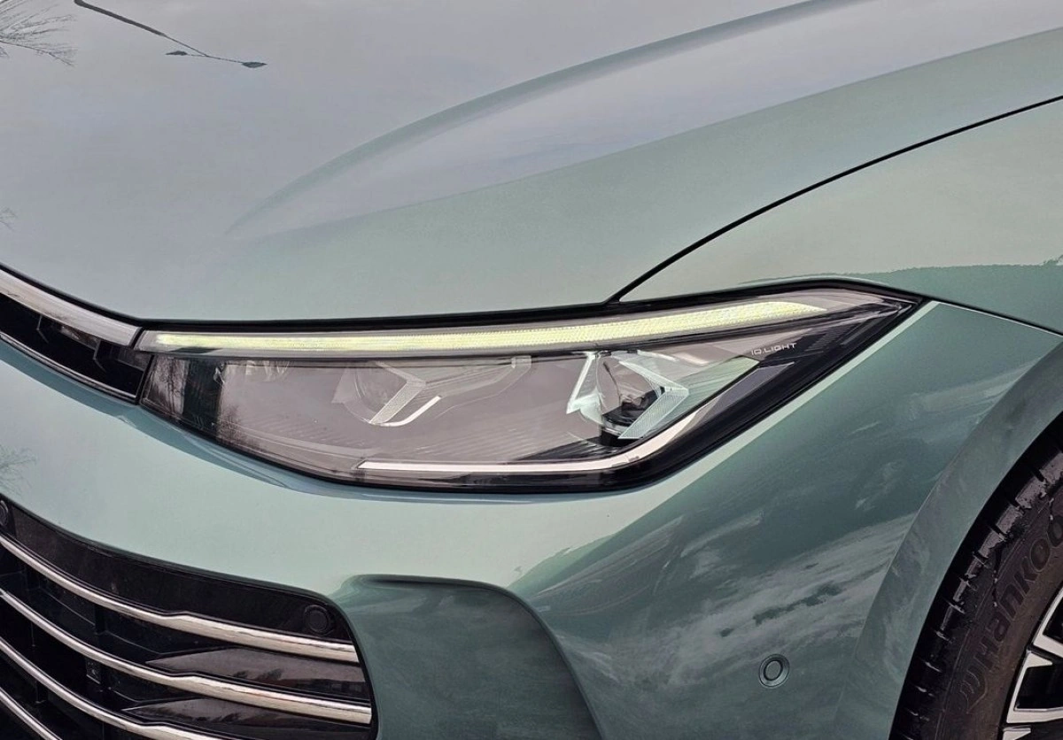 Volkswagen Passat Variant - Zdjęcie 14