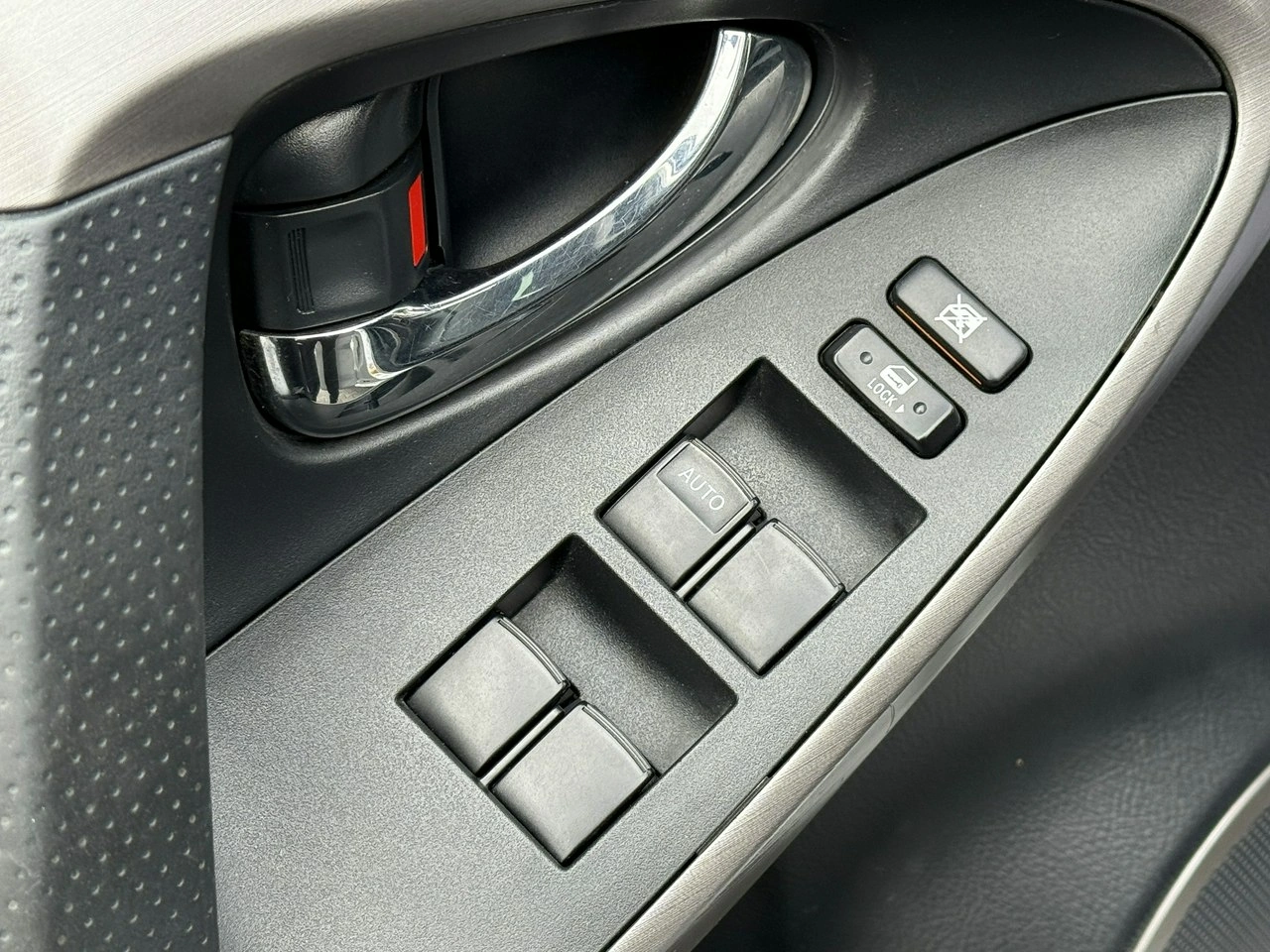 Toyota RAV-4 - Zdjęcie 8