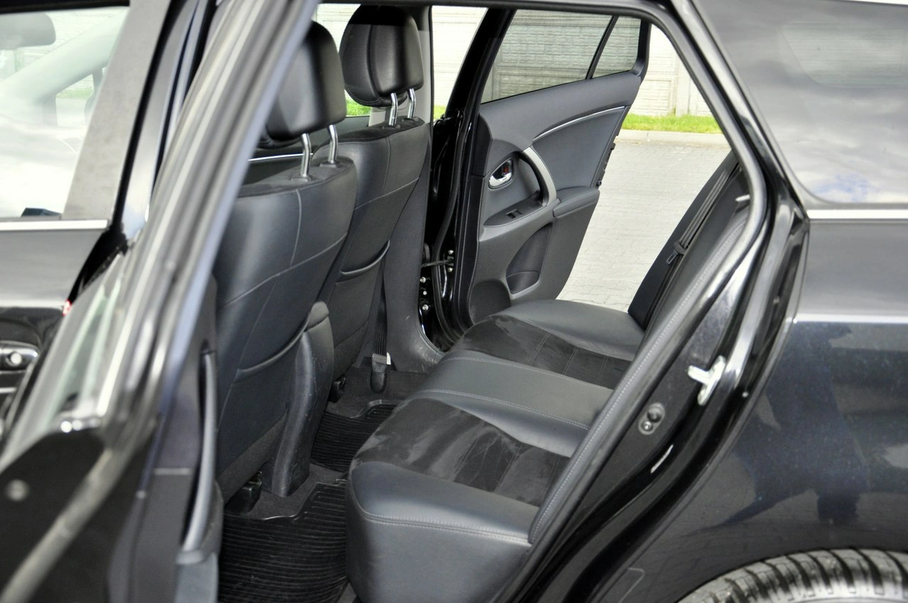 Toyota Avensis - Zdjęcie 14