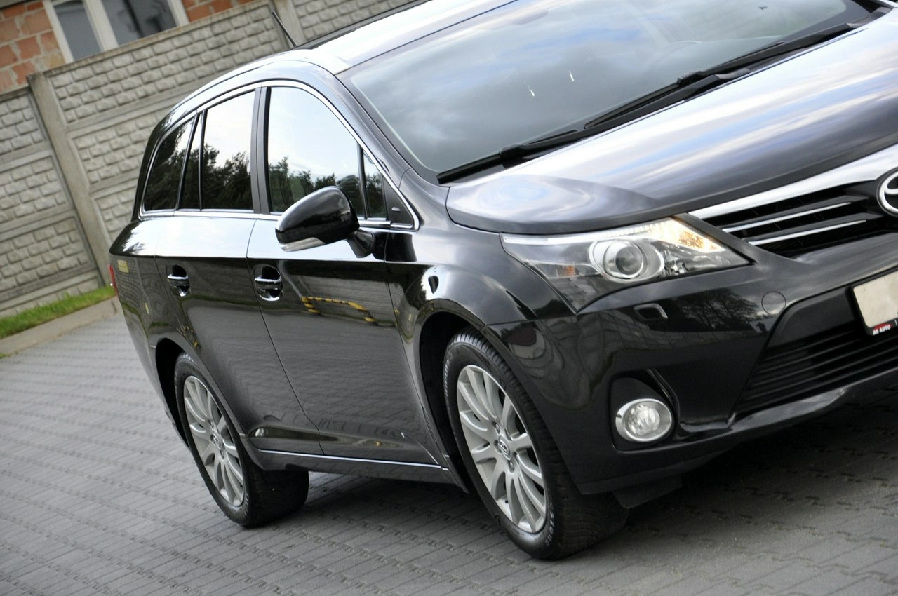 Toyota Avensis - Zdjęcie 24