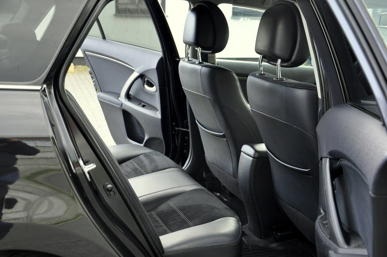 Toyota Avensis - Zdjęcie 40