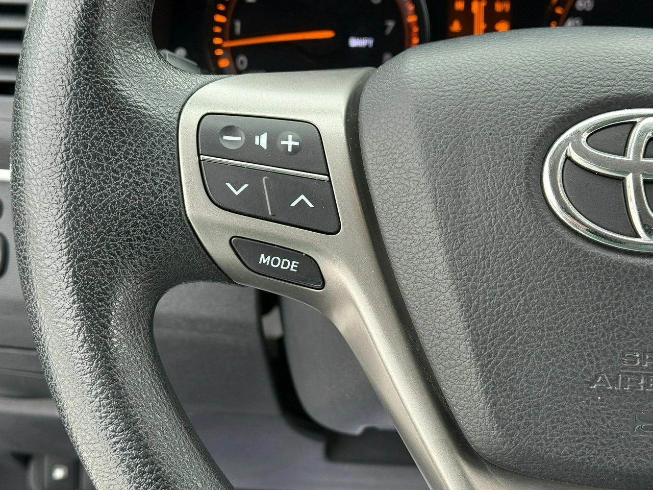 Toyota Avensis - Zdjęcie 14