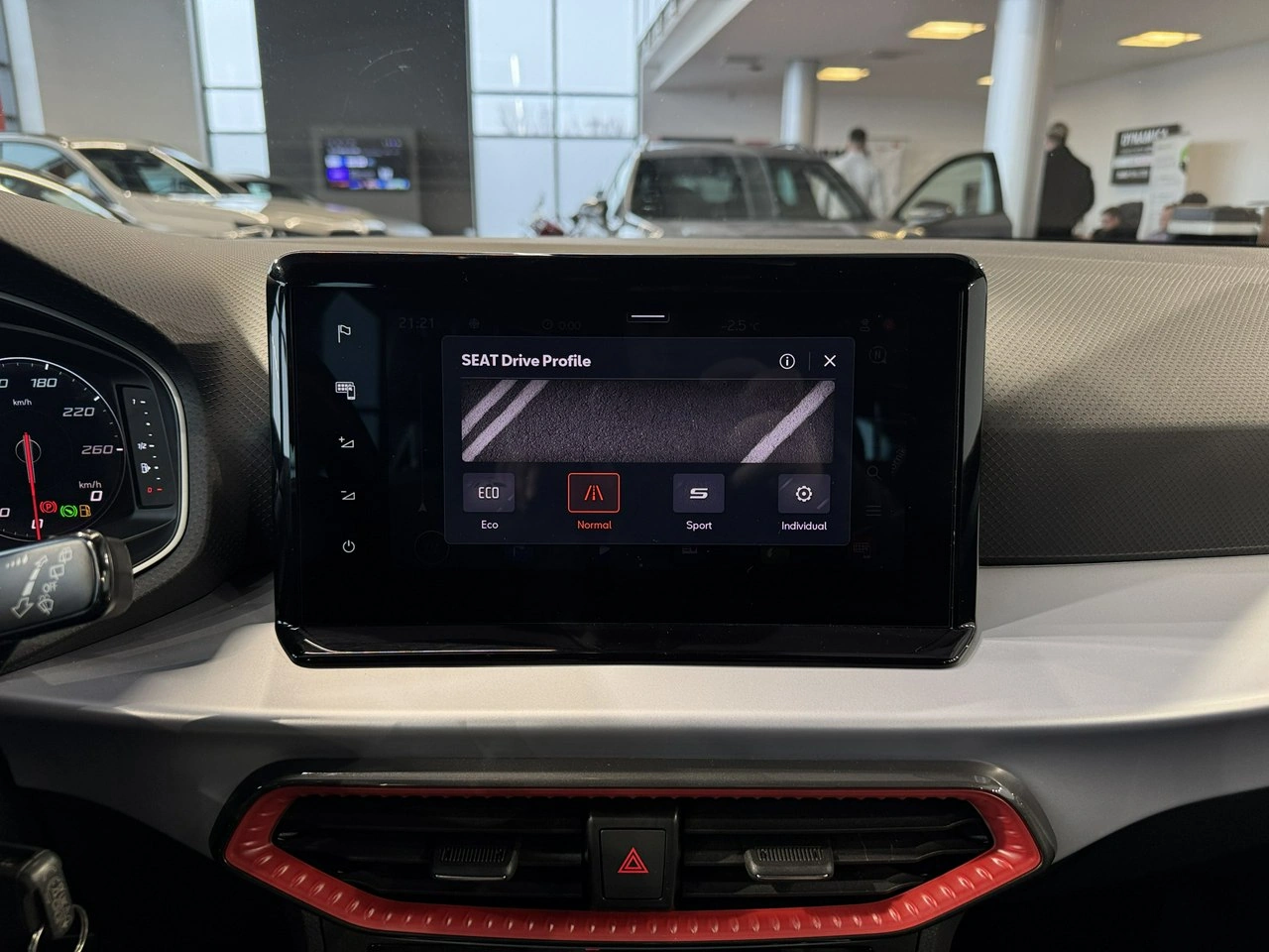 Seat Arona - Zdjęcie 22