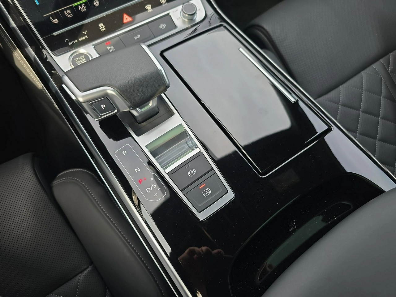 Audi A8 - Zdjęcie 12