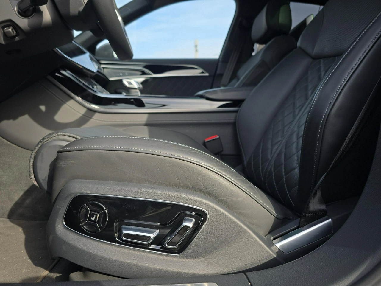 Audi A8 - Zdjęcie 16