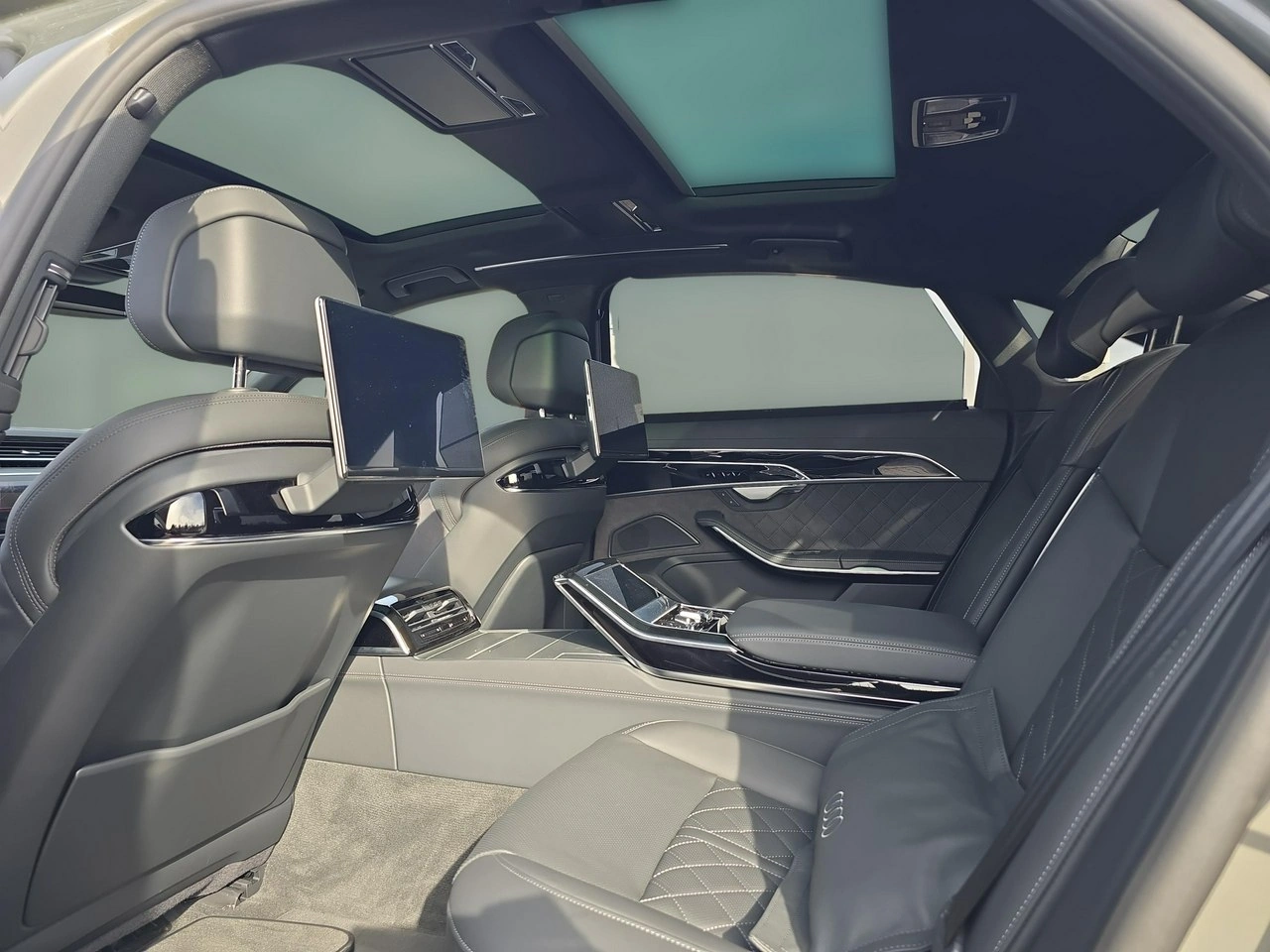 Audi A8 - Zdjęcie 18