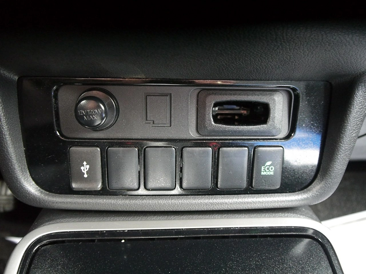 Mitsubishi Outlander - Zdjęcie 24