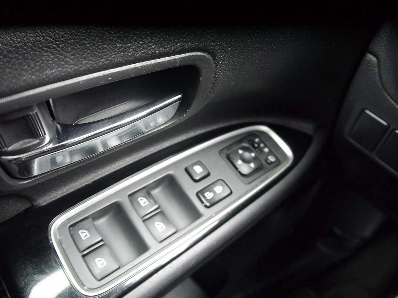 Mitsubishi Outlander - Zdjęcie 40