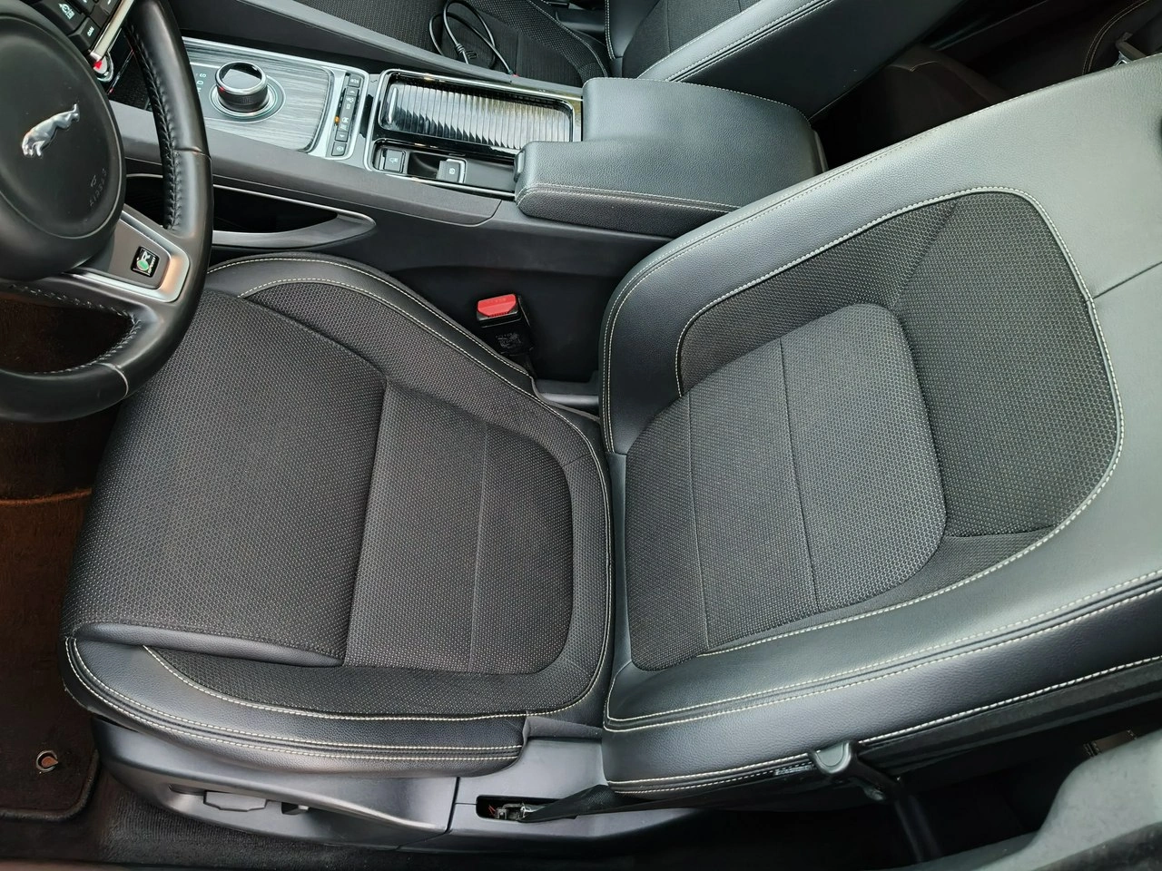 Jaguar F-Pace - Zdjęcie 9