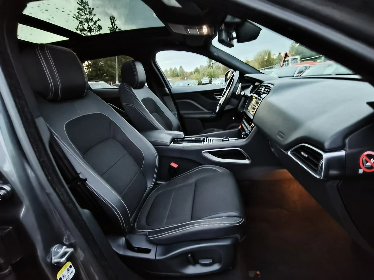 Jaguar F-Pace - Zdjęcie 14