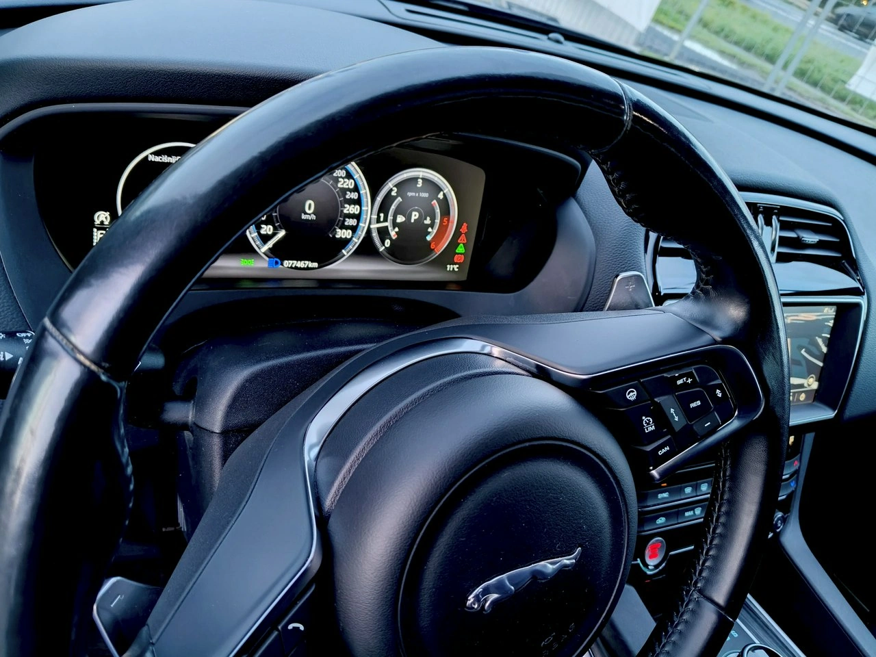 Jaguar F-Pace - Zdjęcie 26