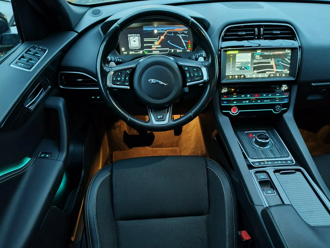 Jaguar F-Pace - Zdjęcie 4