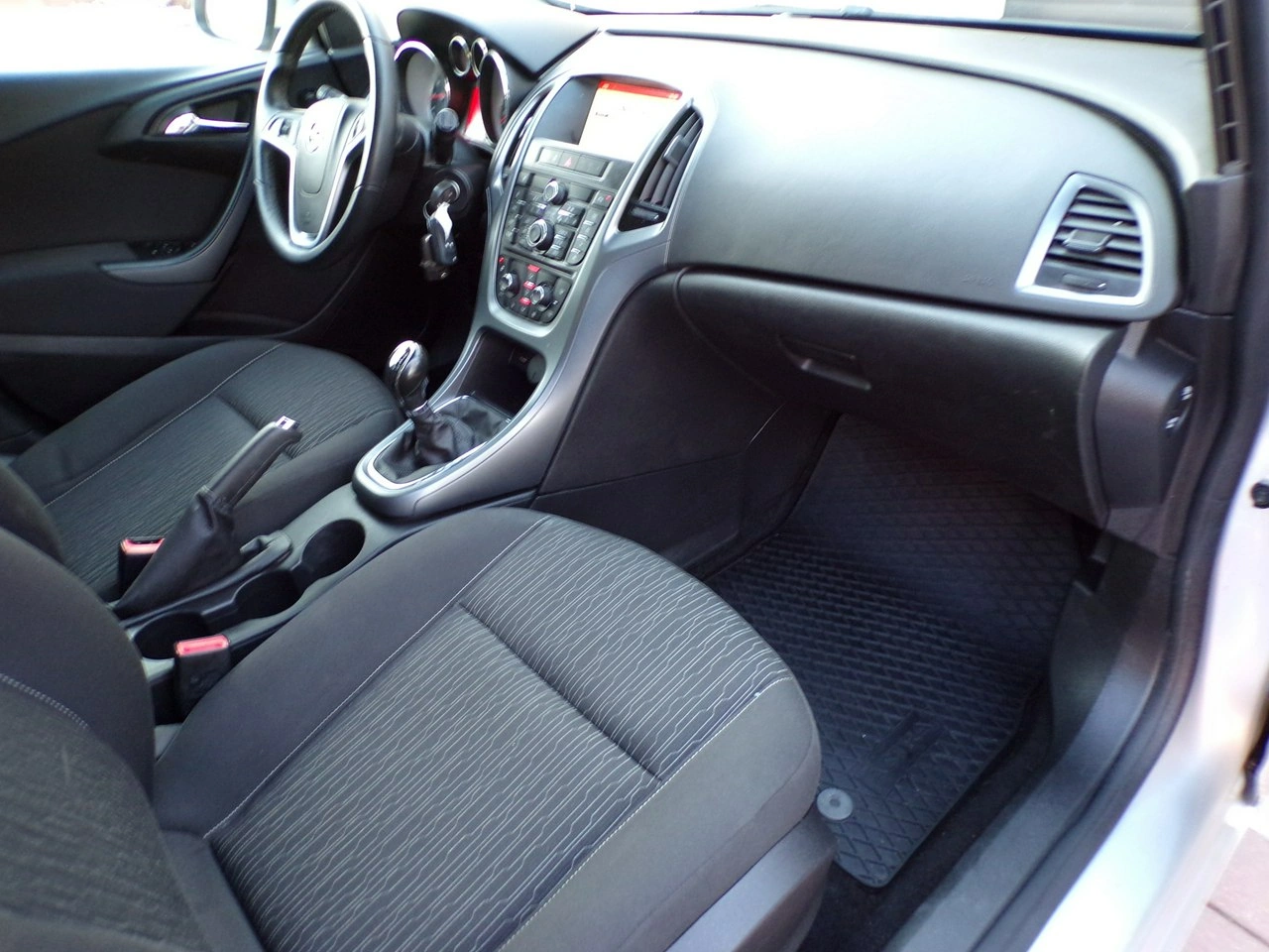 Opel Astra - Zdjęcie 28