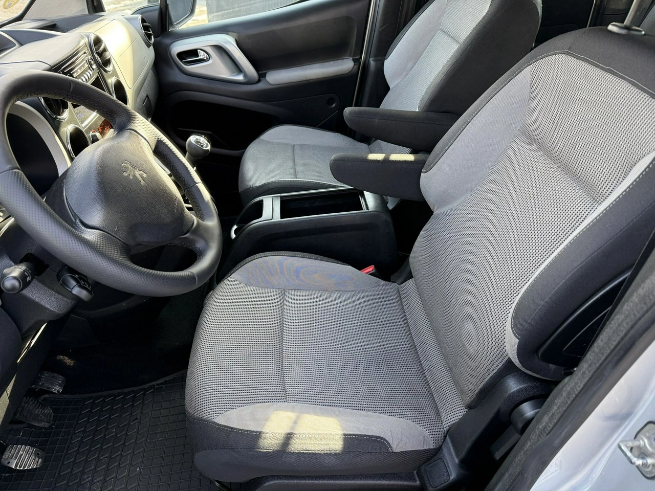 Peugeot Partner - Zdjęcie 24