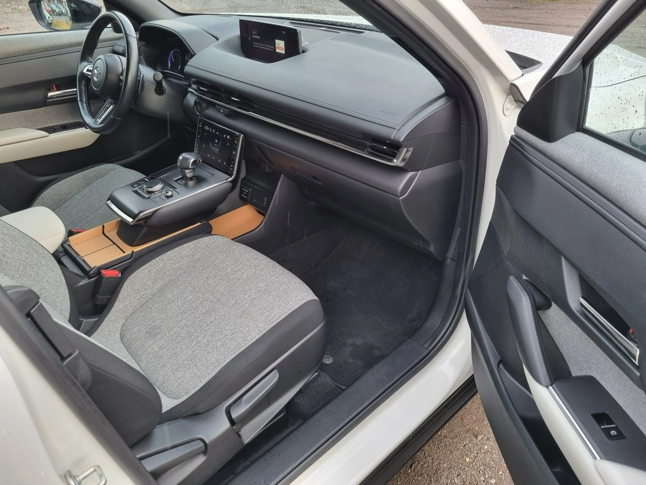 Mazda MX-30 - Zdjęcie 17