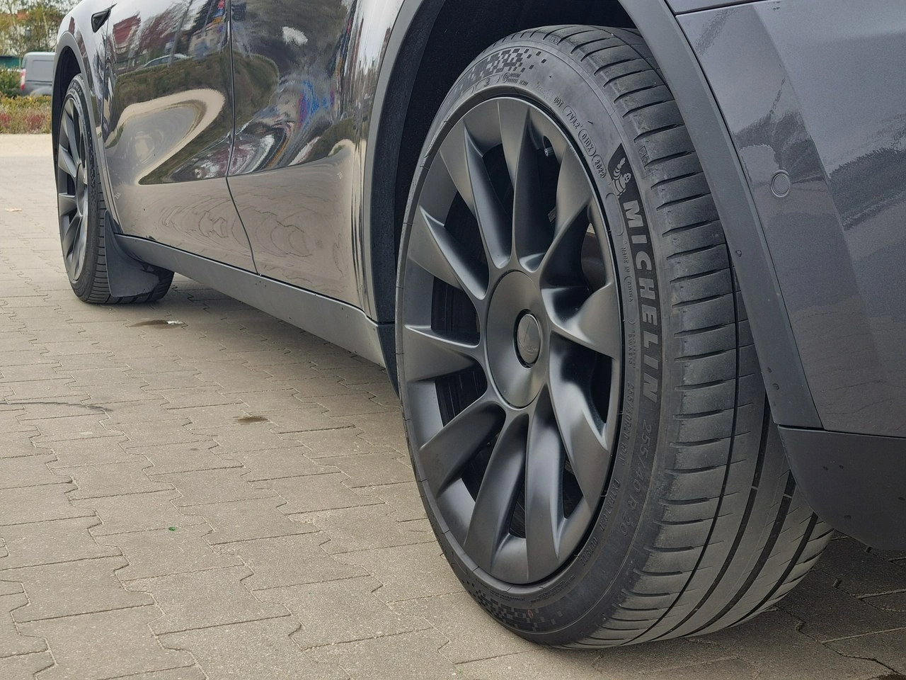 Tesla Y - Zdjęcie 9