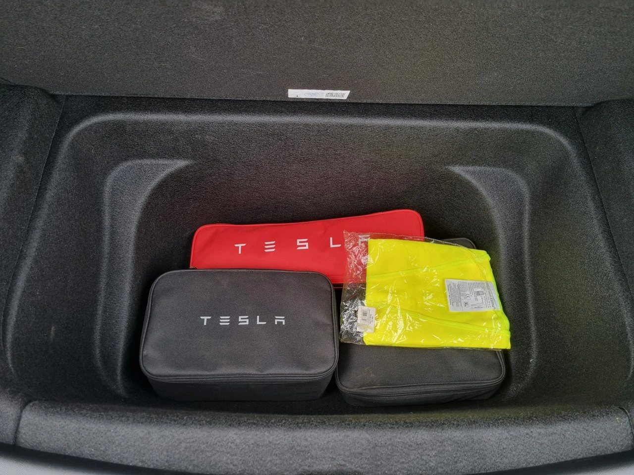 Tesla Y - Zdjęcie 27