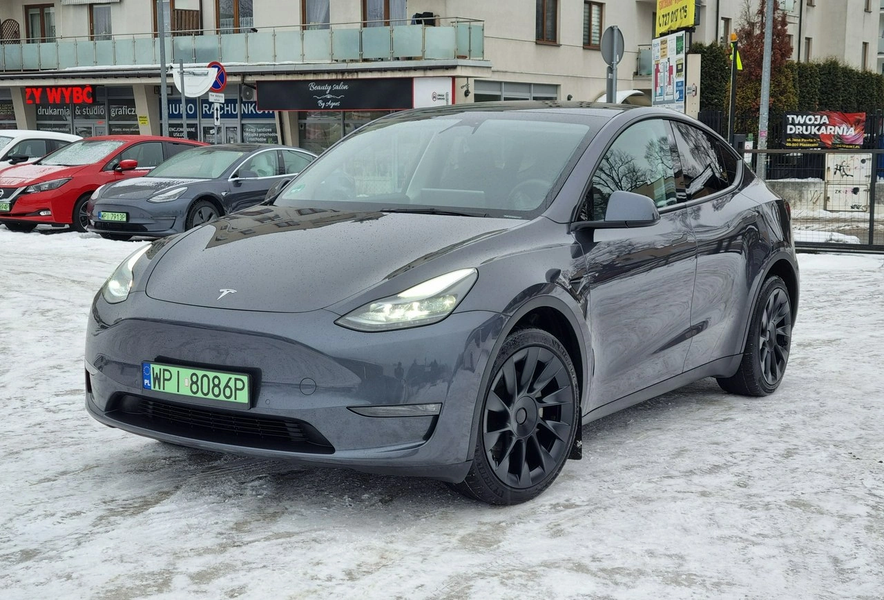 Tesla Y - Główne zdjęcie