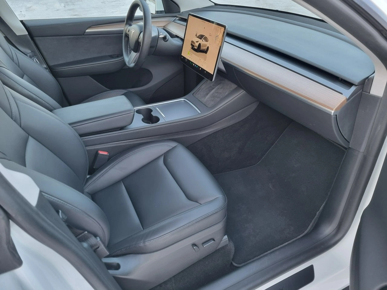 Tesla Y - Zdjęcie 19