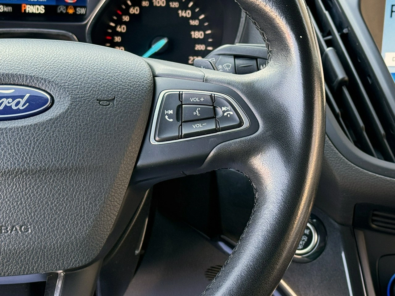 Ford Kuga - Zdjęcie 14