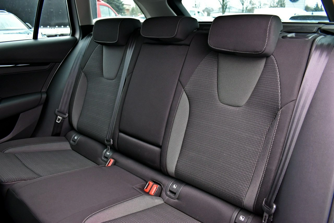 Skoda Octavia - Zdjęcie 11