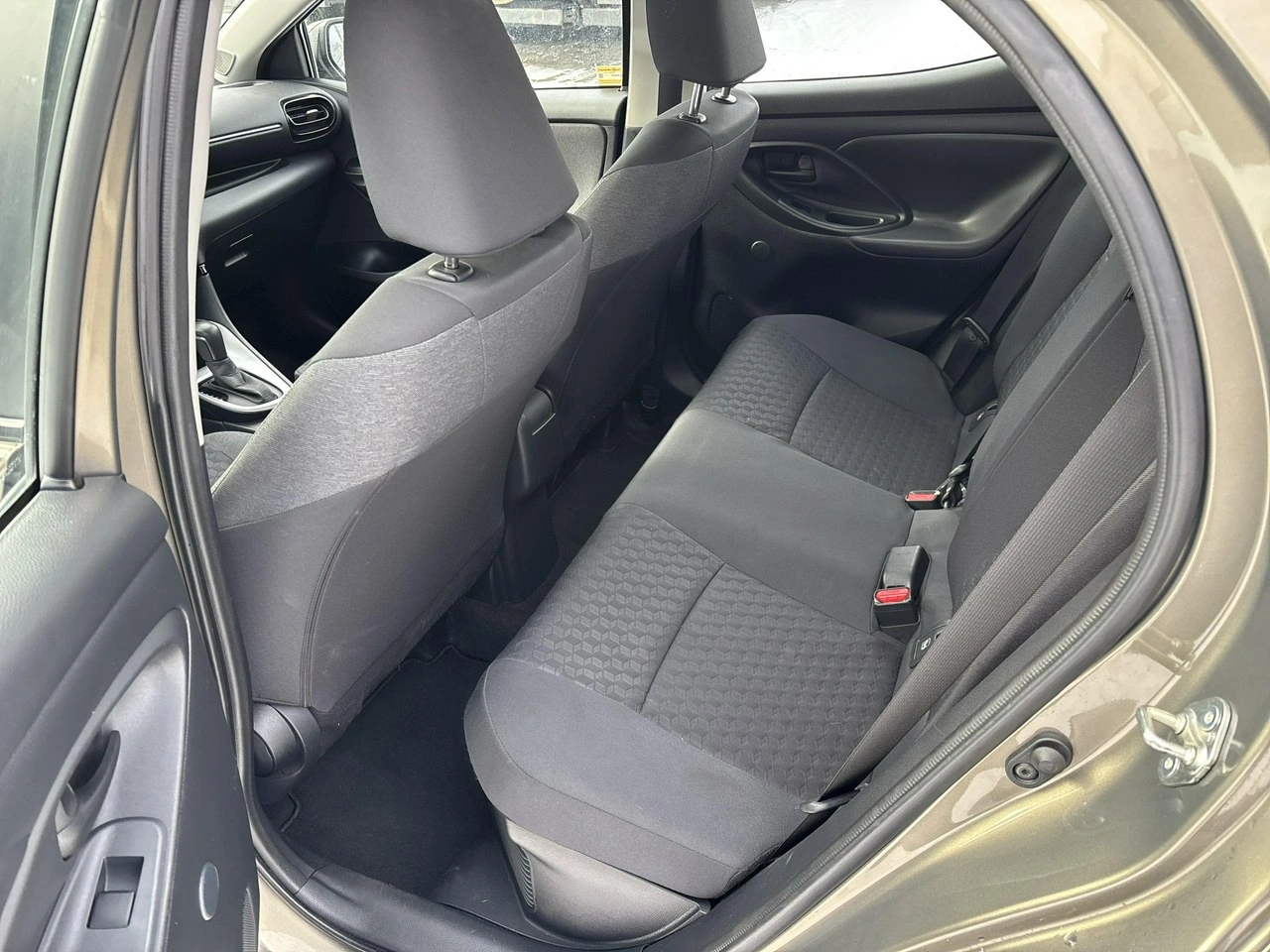 Toyota Yaris - Zdjęcie 11