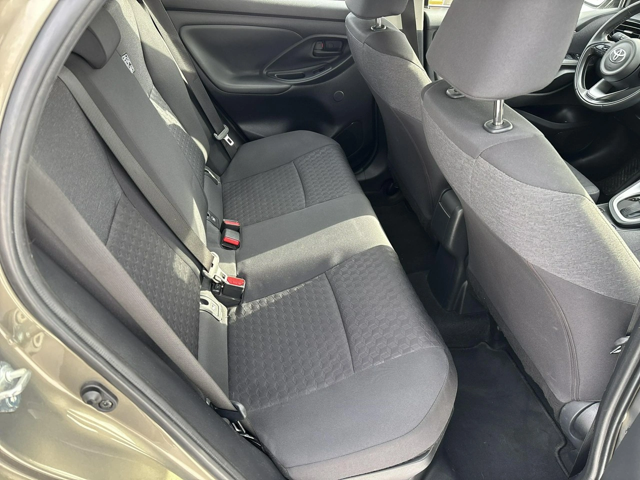 Toyota Yaris - Zdjęcie 14