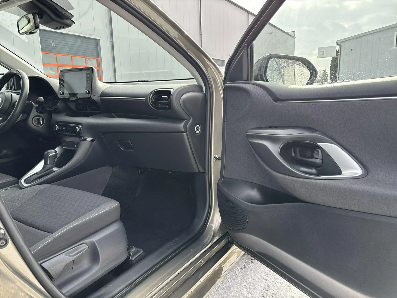 Toyota Yaris - Zdjęcie 16