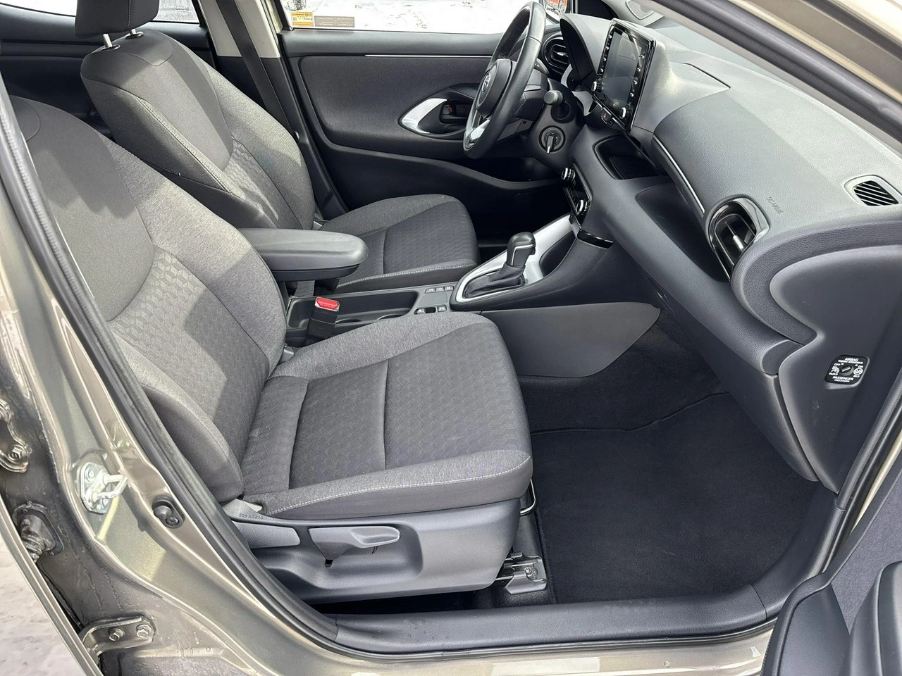 Toyota Yaris - Zdjęcie 17