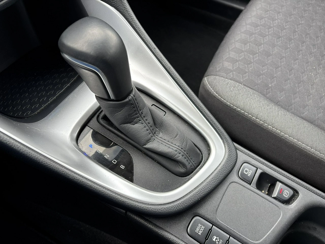 Toyota Yaris - Zdjęcie 20