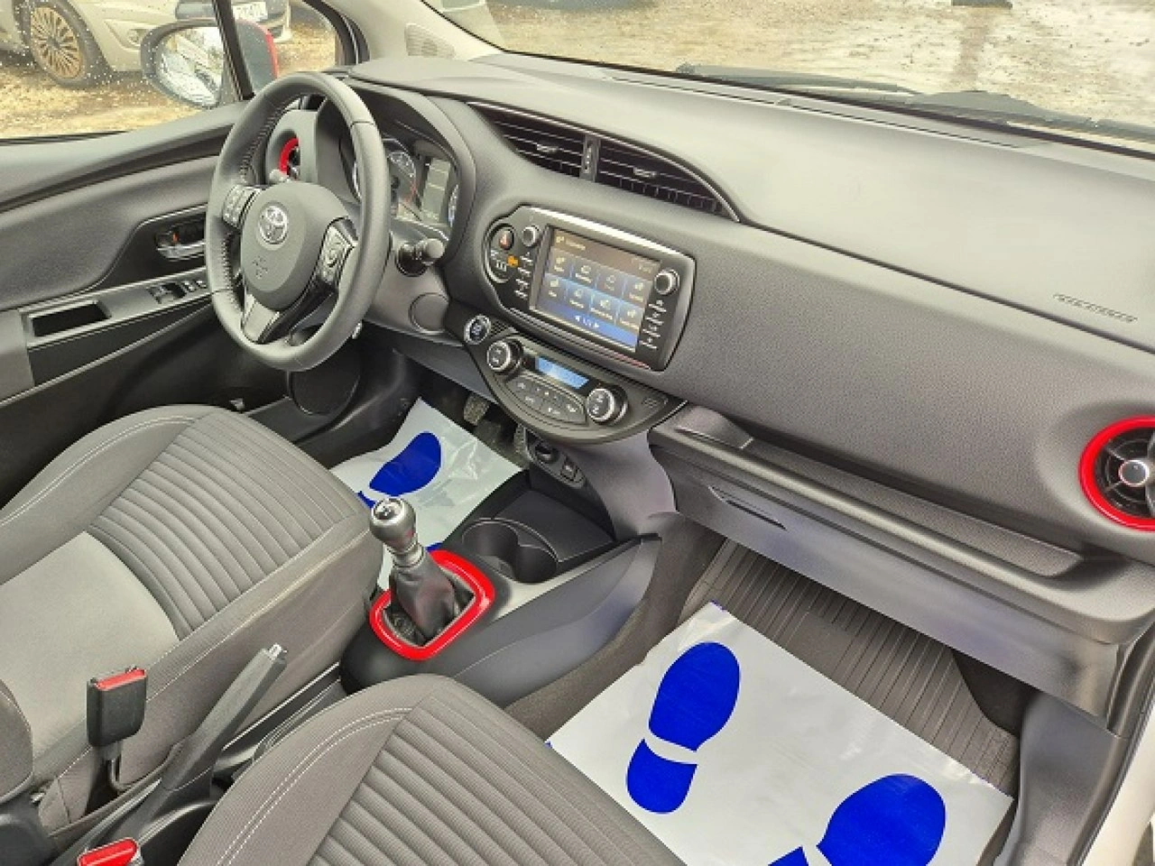 Toyota Yaris - Zdjęcie 13