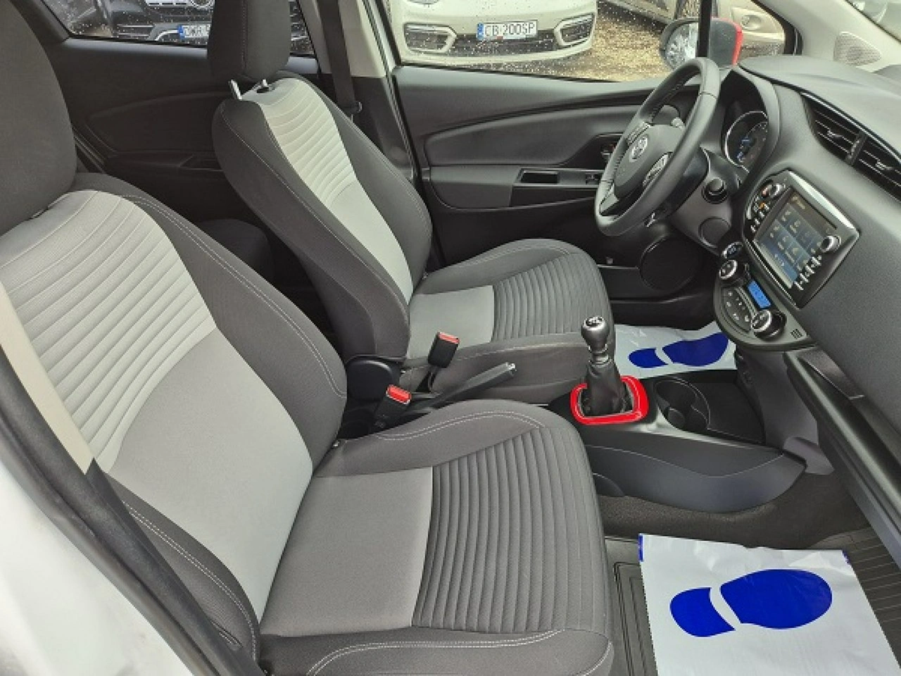 Toyota Yaris - Zdjęcie 14