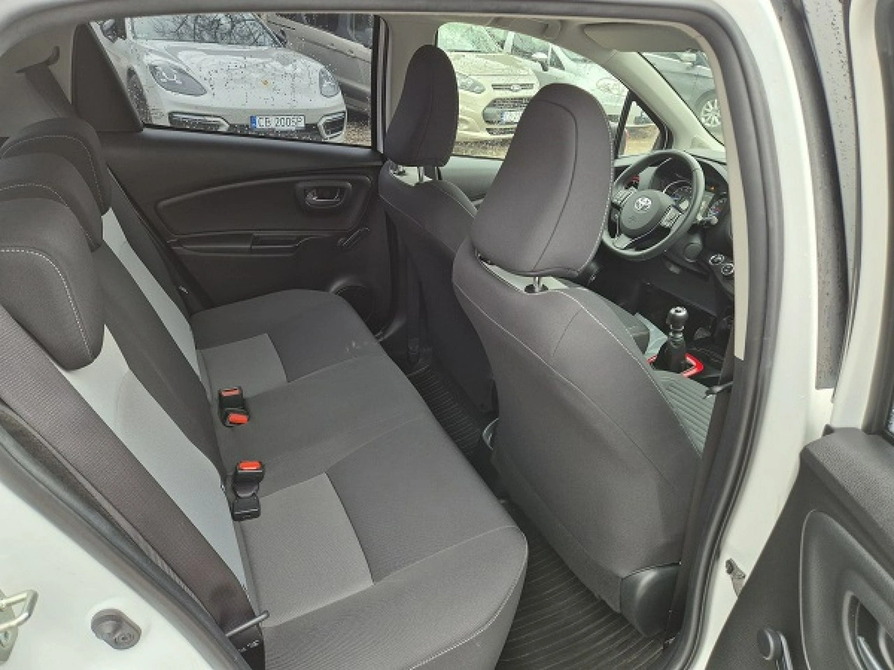 Toyota Yaris - Zdjęcie 15