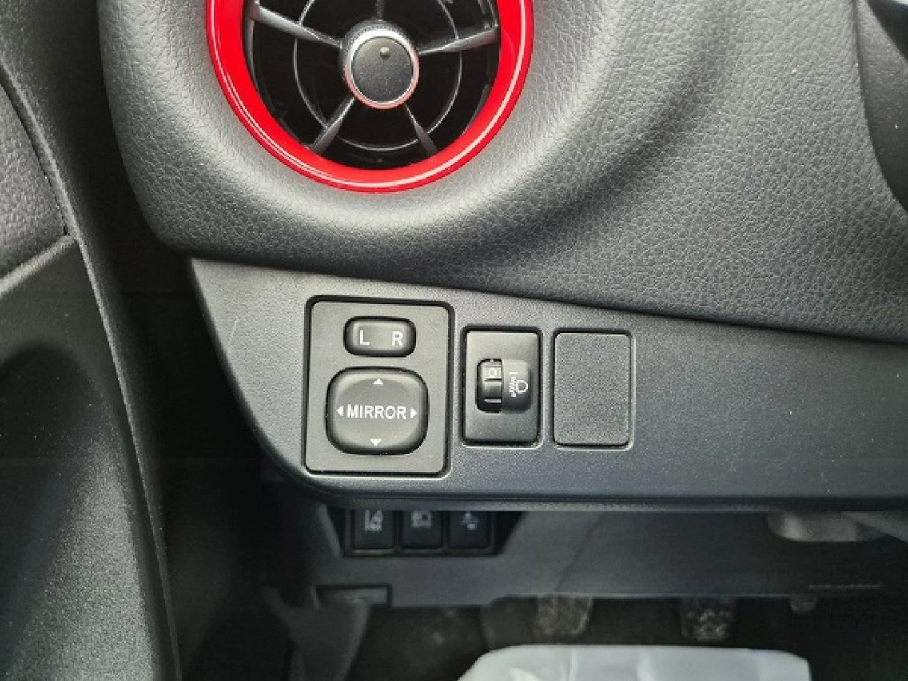 Toyota Yaris - Zdjęcie 19