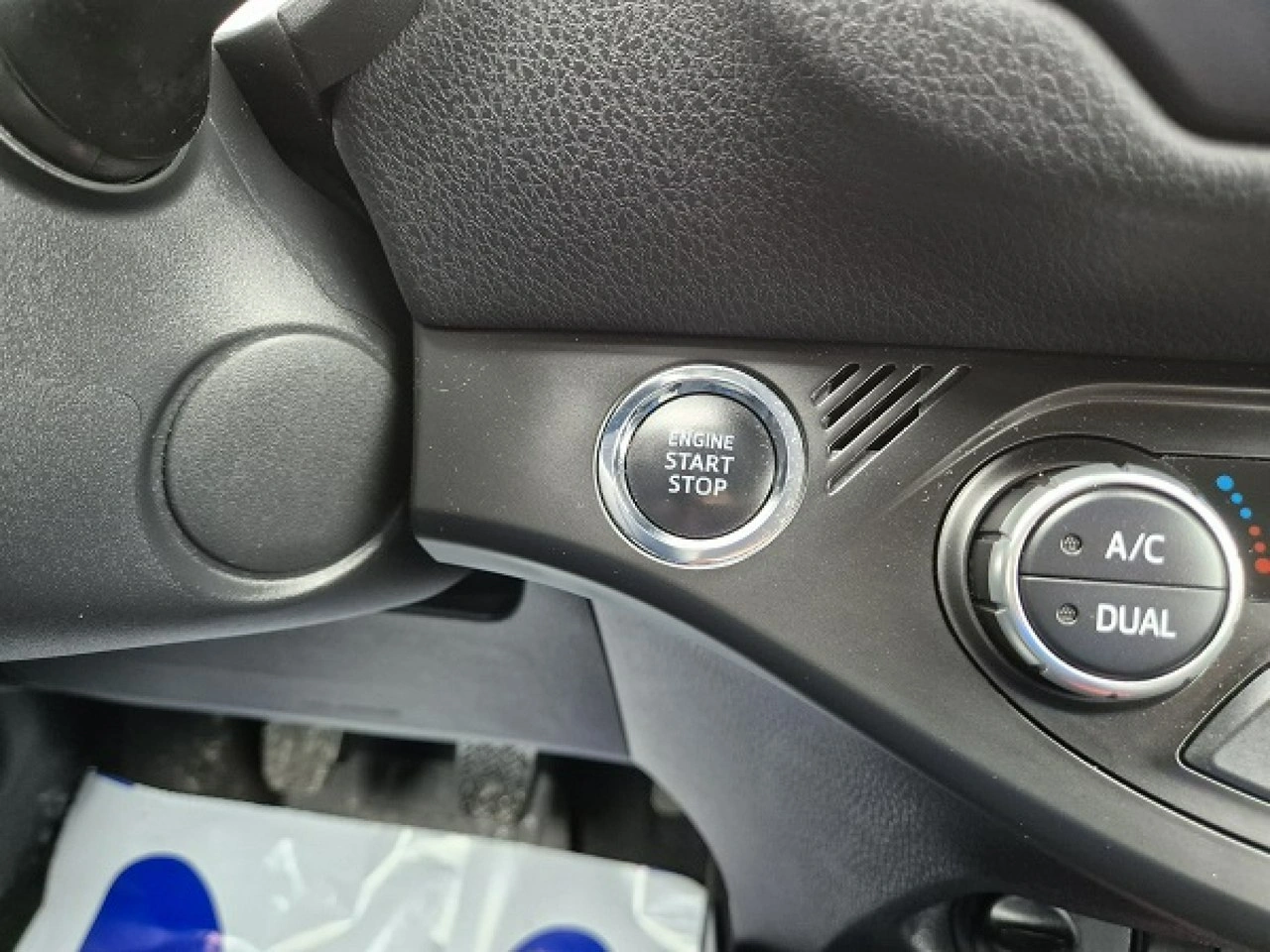 Toyota Yaris - Zdjęcie 28