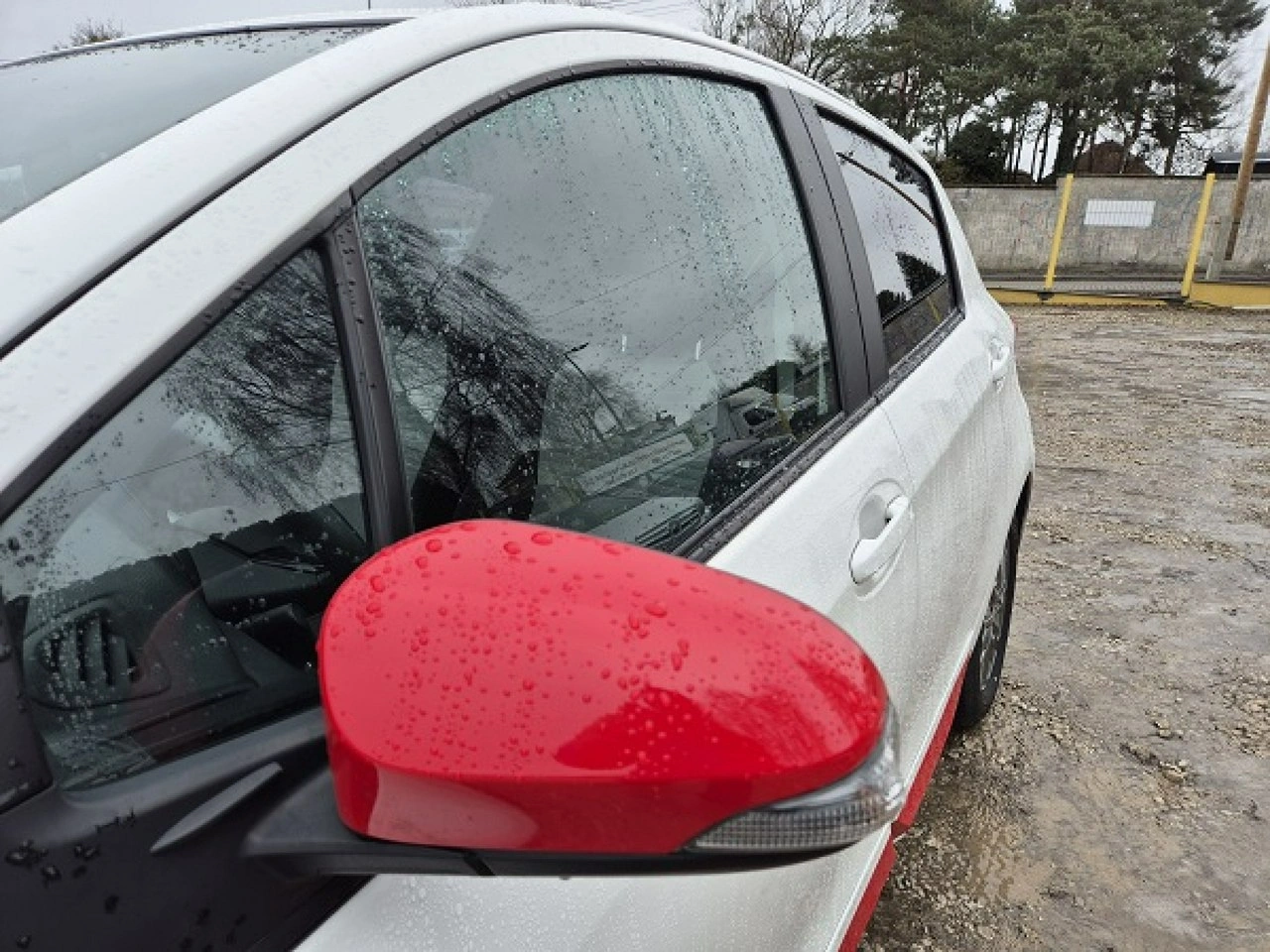 Toyota Yaris - Zdjęcie 7