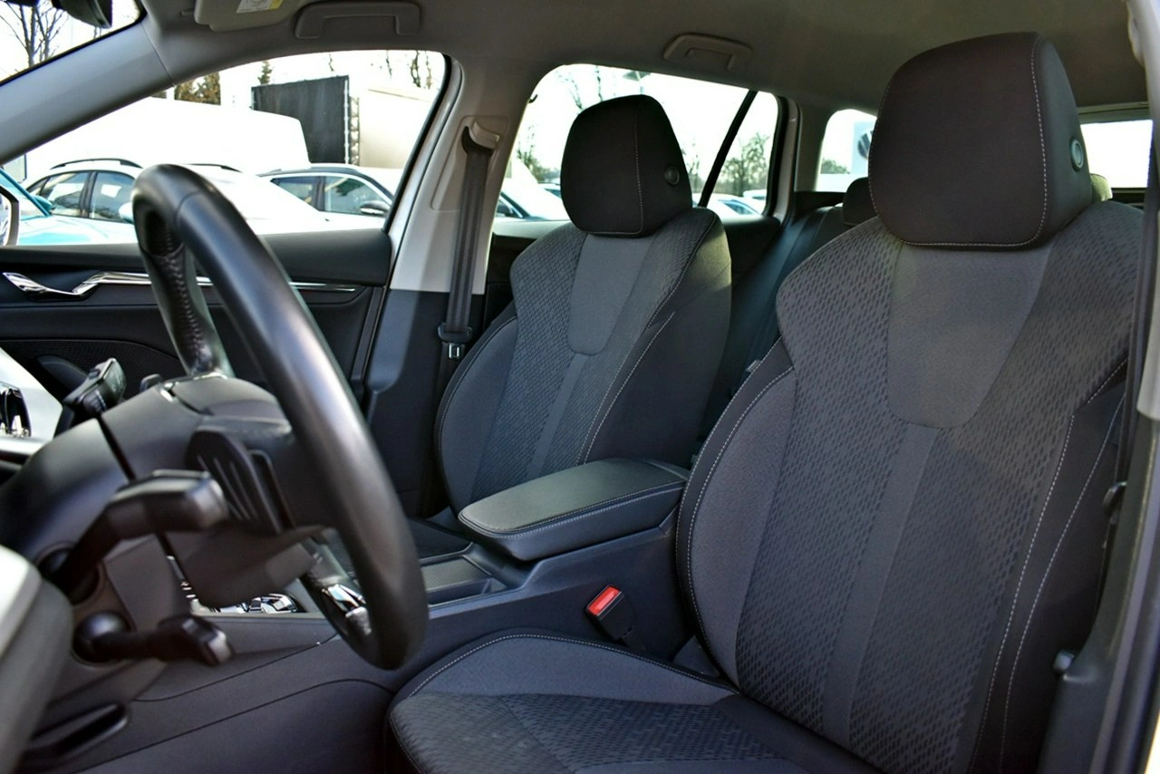 Skoda Octavia - Zdjęcie 10