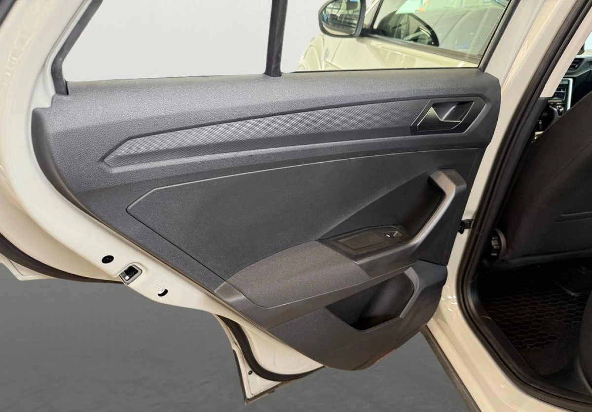 Volkswagen T-Roc - Zdjęcie 11