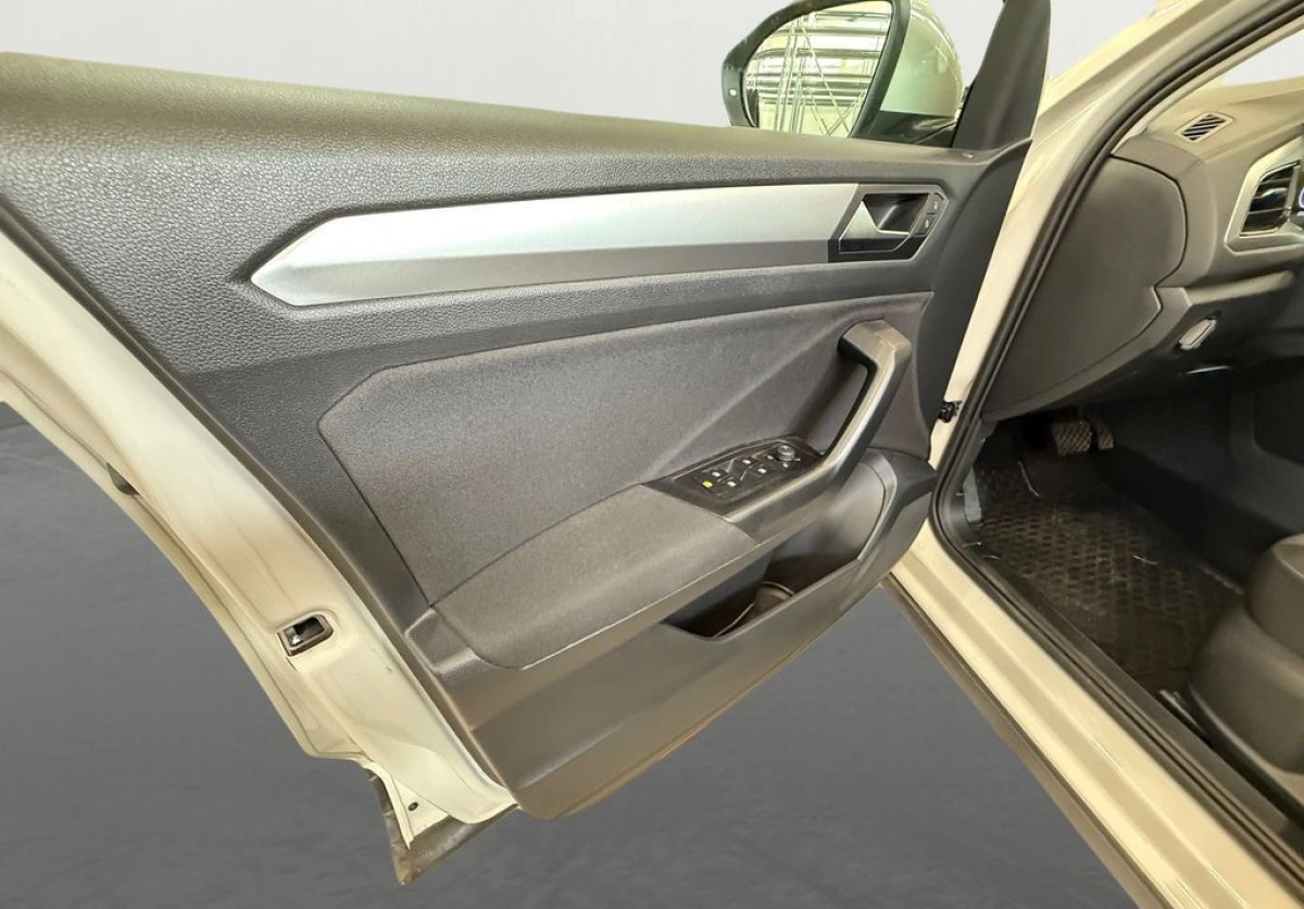 Volkswagen T-Roc - Zdjęcie 16