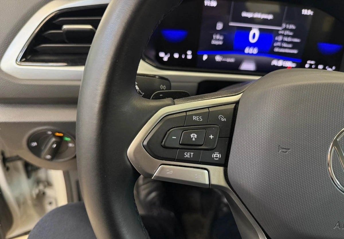 Volkswagen T-Roc - Zdjęcie 21