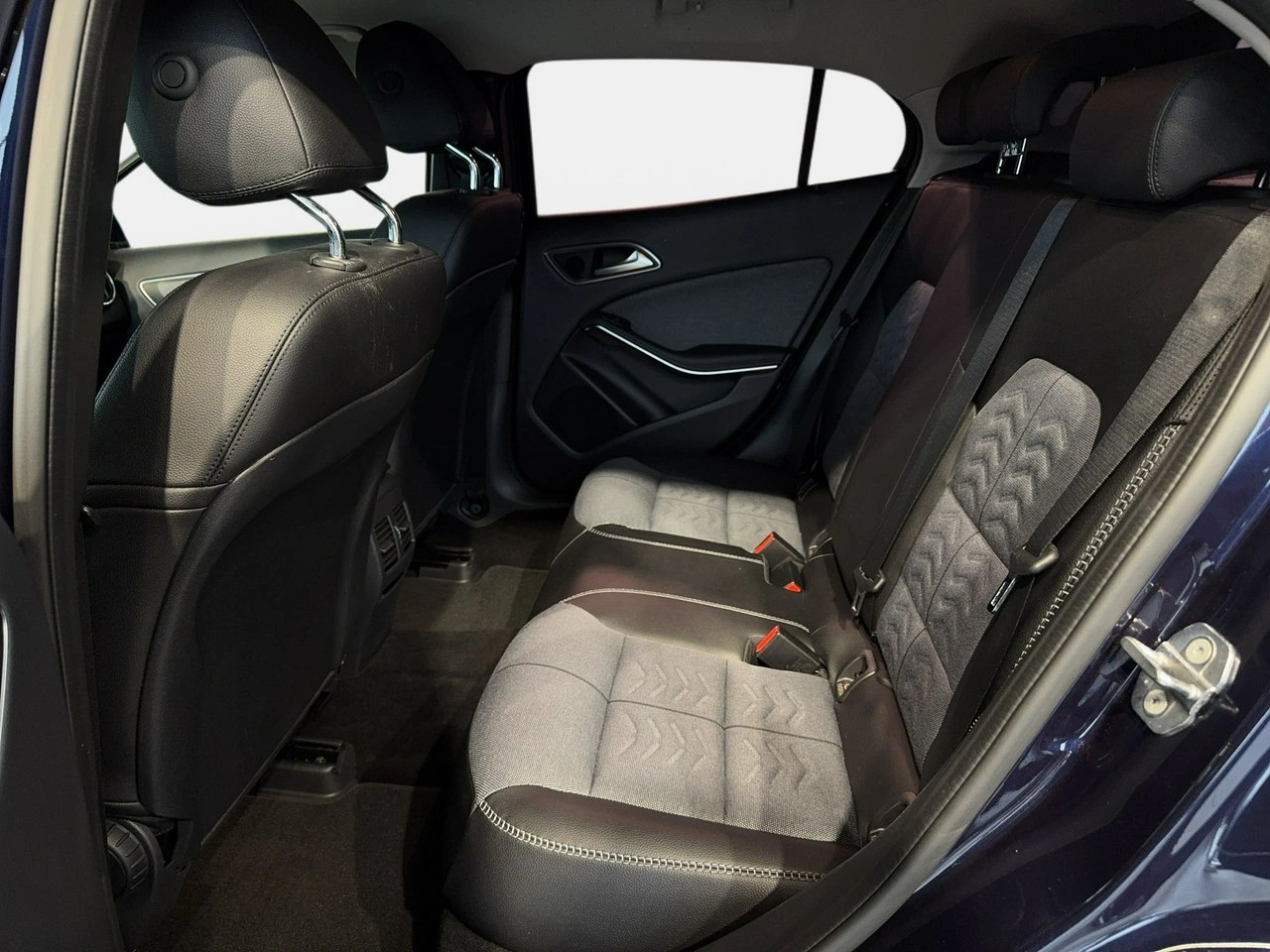 Mercedes GLA 180 - Zdjęcie 10