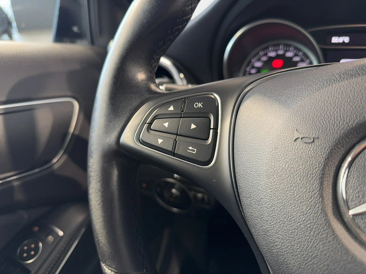 Mercedes GLA 180 - Zdjęcie 16