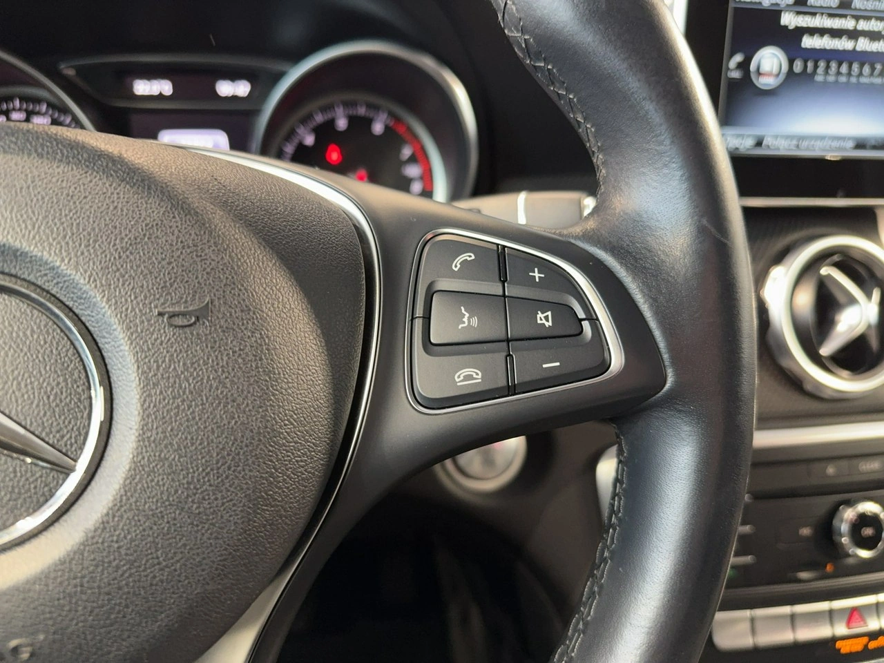 Mercedes GLA 180 - Zdjęcie 17